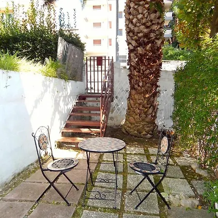 N053 - Numana, Bilocale Con Giardino דירה נומאנה
